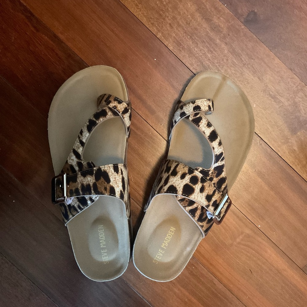 Barely-worn size 3 Steve Madden kids sandals